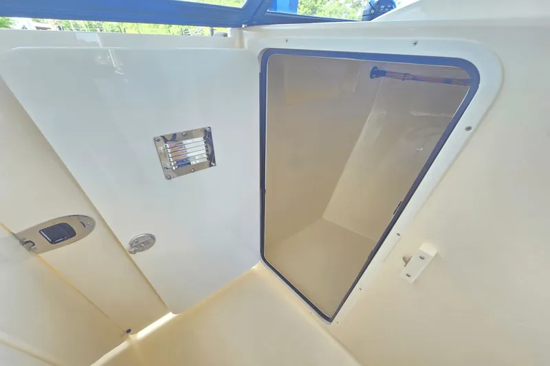 Slide: The Image of Scout 255 Dorado 2026 - 30