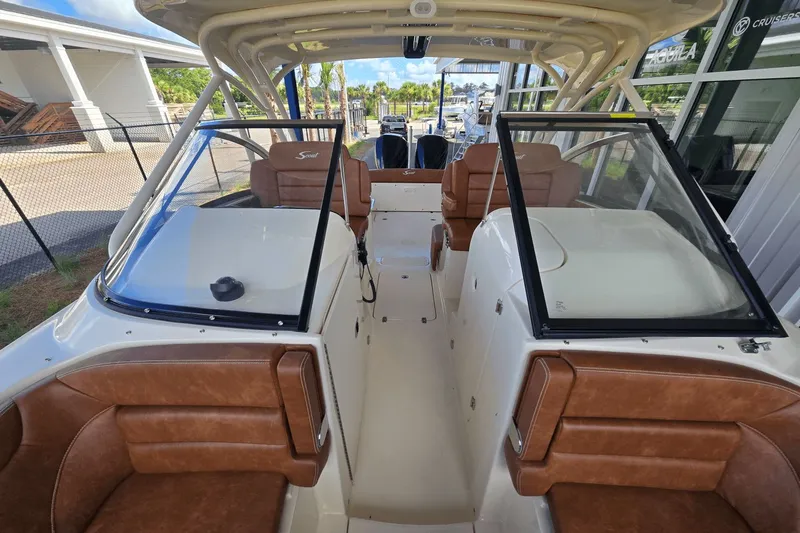 Slide: The Image of Scout 255 Dorado 2026 - 34