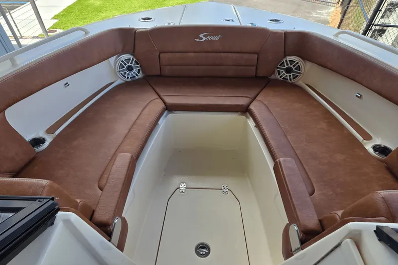 Slide: The Image of Scout 255 Dorado 2026 - 37