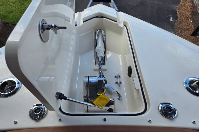Slide: The Image of Scout 255 Dorado 2026 - 42