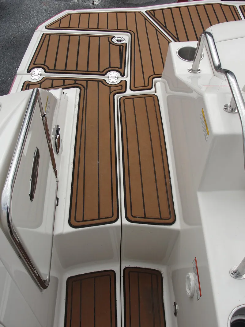 Slide: The Image of 2014 Monterey M5 boat deck with brown and black non-slip flooring. - 41