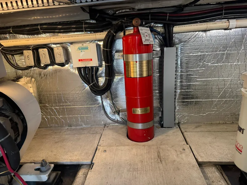 Slide: The Image of Carver 450 Voyager Pilothouse 2001 - 50