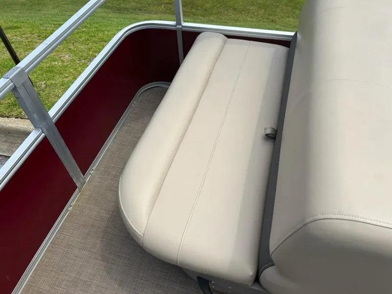 Slide: The Image of Sun Tracker Party Barge 18 DLX 2023 - 12