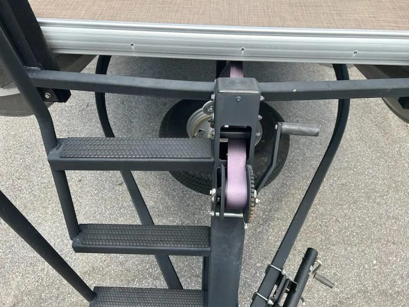 Slide: The Image of Sun Tracker Party Barge 18 DLX 2023 - 19