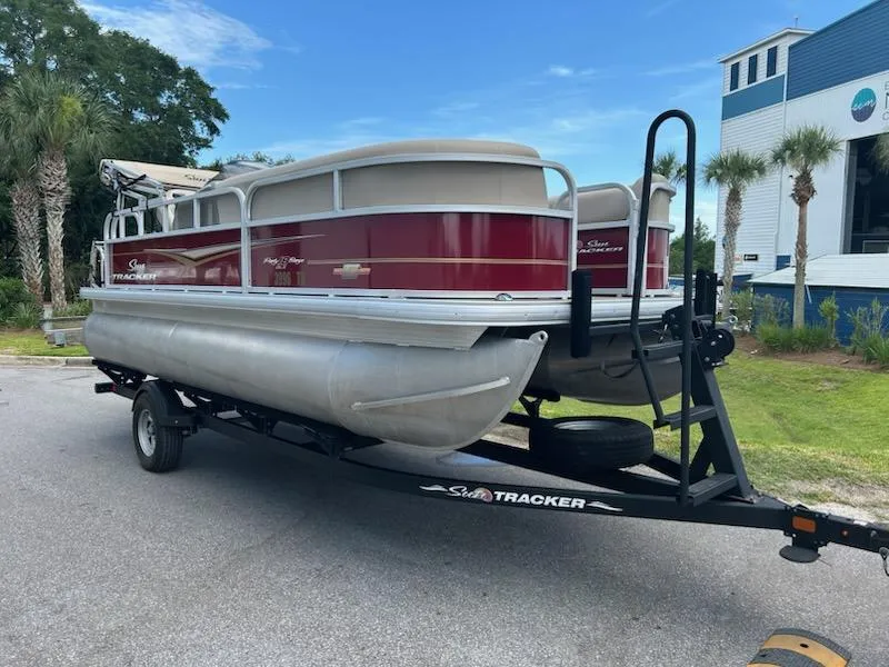 Slide: The Image of Sun Tracker Party Barge 18 DLX 2023 - 4