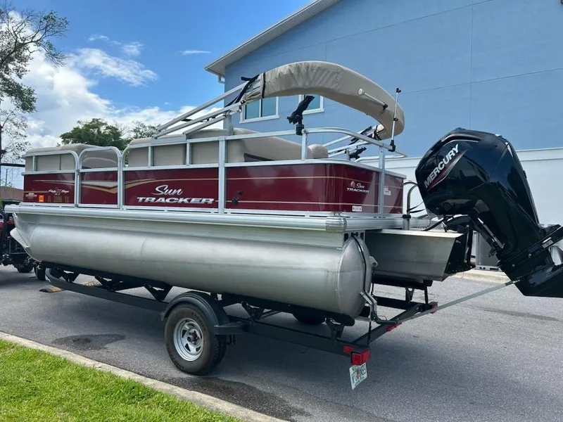 Slide: The Image of Sun Tracker Party Barge 18 DLX 2023 - 5