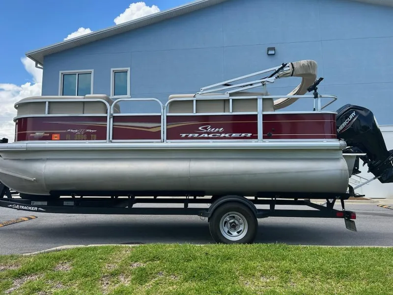 Slide: The Image of Sun Tracker Party Barge 18 DLX 2023 - 8