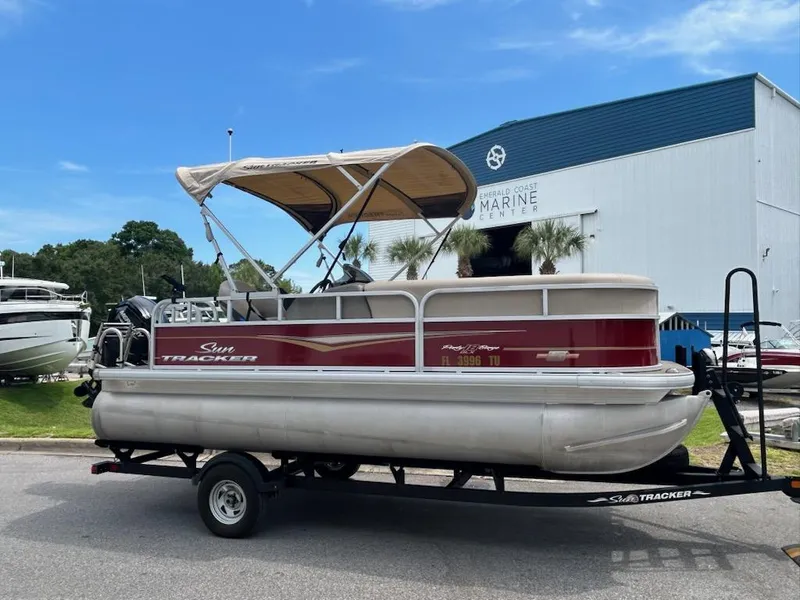 Slide: The Image of Sun Tracker Party Barge 18 DLX 2023 - 9