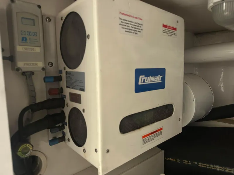 Slide: The Image of Cruisair unit in 2000 Viking Enclosed Flybridge, featuring control panel and wiring. - 44