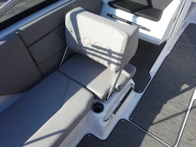 Slide: The Image of Four Winns H1 OB 2024 - 10