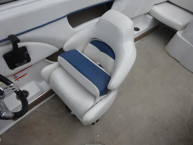 Slide: The Image of Four Winns H210 2010 - 10