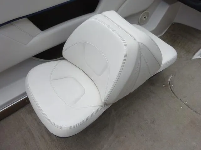 Slide: The Image of Four Winns H210 2010 - 11