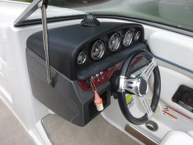 Slide: The Image of Four Winns H210 2010 - 14