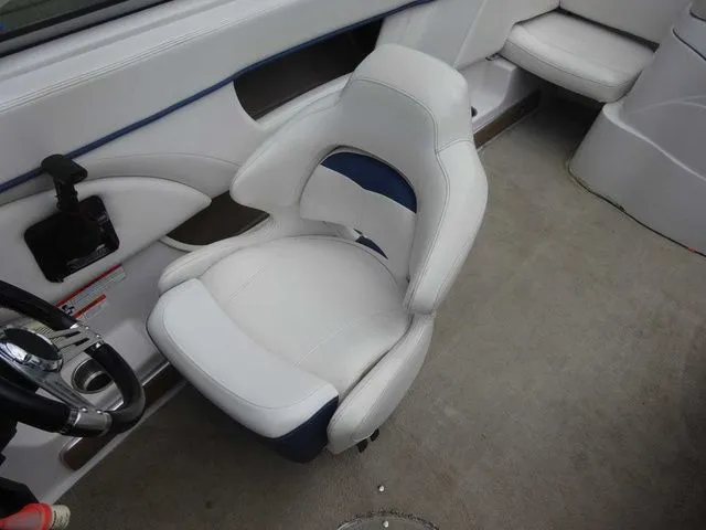 Slide: The Image of Four Winns H210 2010 - 30