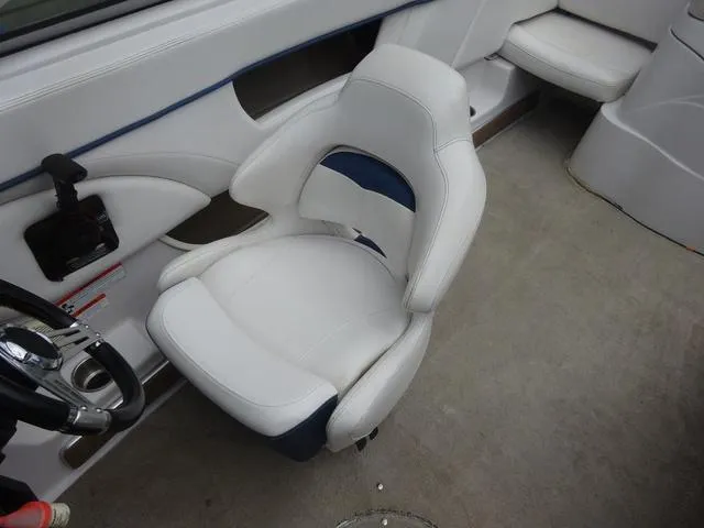 Slide: The Image of Four Winns H210 2010 - 9