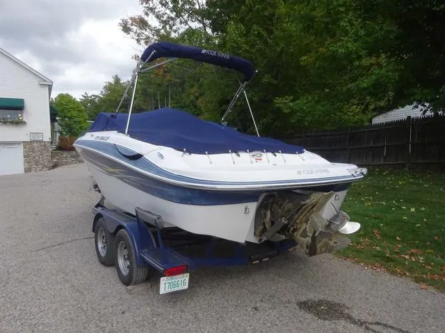 Slide: The Image of Four Winns 210 Horizon 2005 - 3