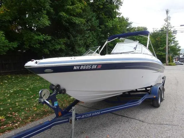 Slide: The Image of Four Winns 210 Horizon 2005 - 4