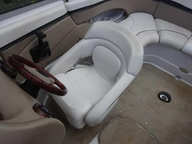 Slide: The Image of Four Winns 210 Horizon 2005 - 8