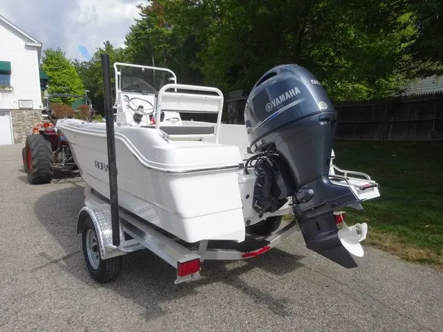 Slide: The Image of Robalo R160 Center Console 2025 - 4