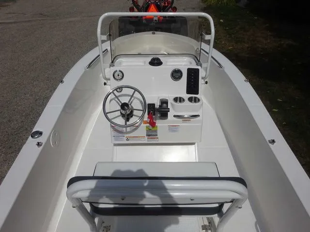 Slide: The Image of Robalo R160 Center Console 2025 - 5