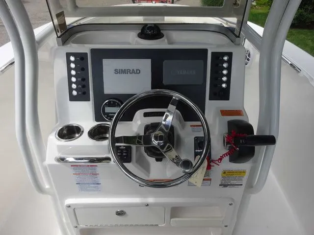 Slide: The Image of Robalo R202 Explorer 2023 - 10