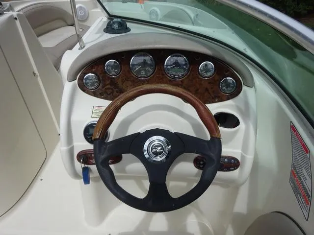 Slide: The Image of Sea Ray 220 Sundeck 2004 - 14