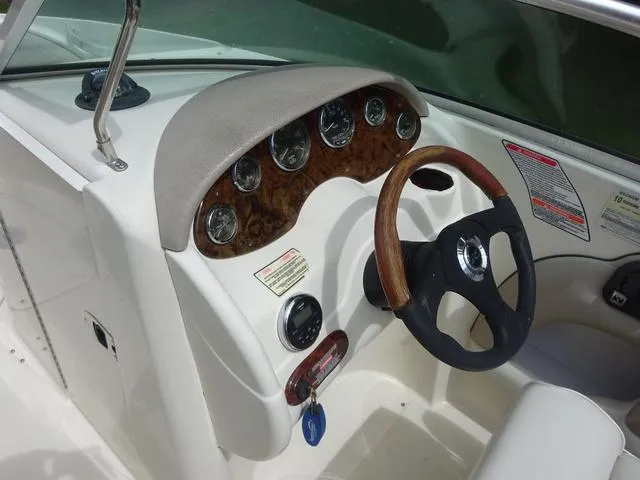 Slide: The Image of Sea Ray 220 Sundeck 2004 - 15