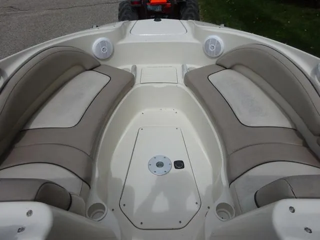 Slide: The Image of Sea Ray 220 Sundeck 2004 - 18