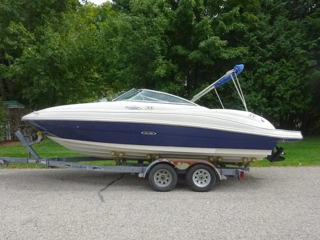 Slide: The Image of Sea Ray 220 Sundeck 2004 - 4