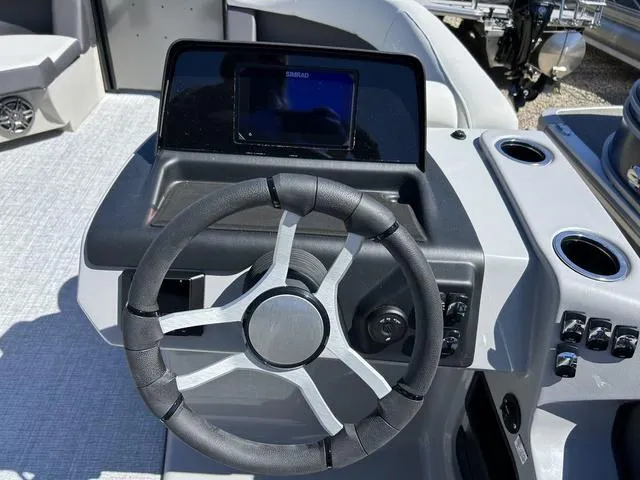 Slide: The Image of Harris Cruiser 210 2024 - 10