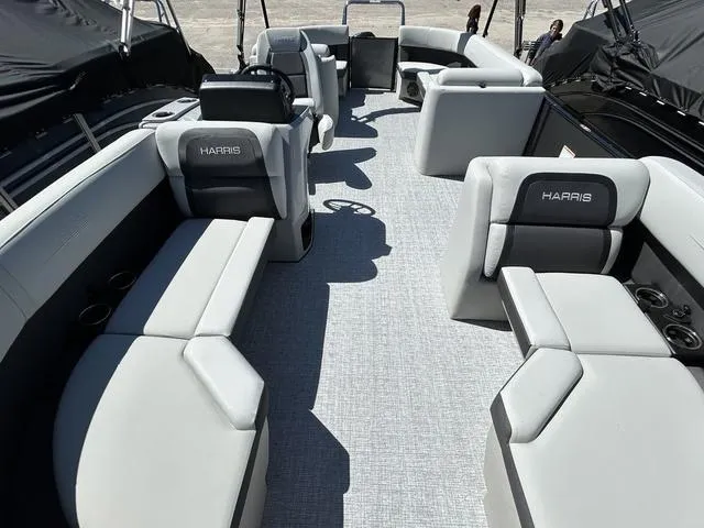 Slide: The Image of Harris Cruiser 210 2024 - 13