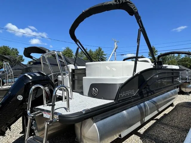 Slide: The Image of Harris Cruiser 210 2024 - 3