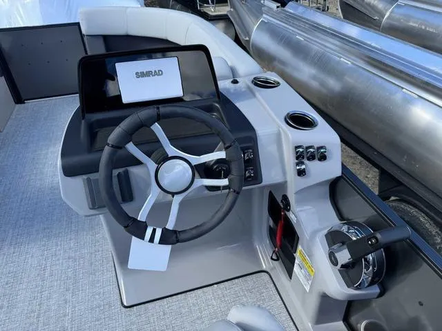 Slide: The Image of Harris Cruiser 210 2024 - 4