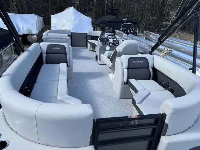 Slide: The Image of Harris Cruiser 210 2024 - 5