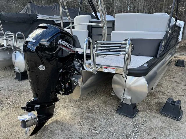 Slide: The Image of Harris Cruiser 210 2024 - 7