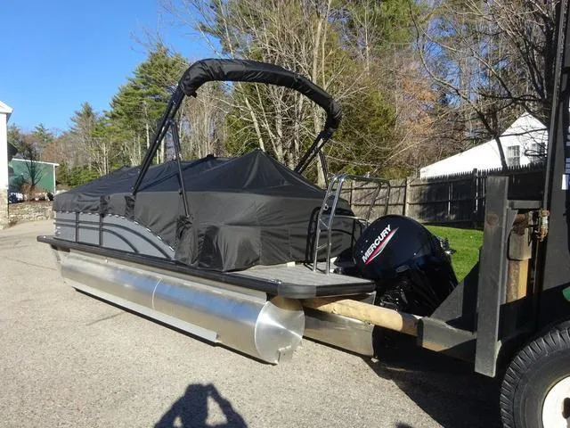 Slide: The Image of Harris Sunliner 210 2024 - 4