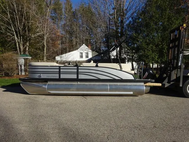 Slide: The Image of Harris Sunliner 210 2024 - 5