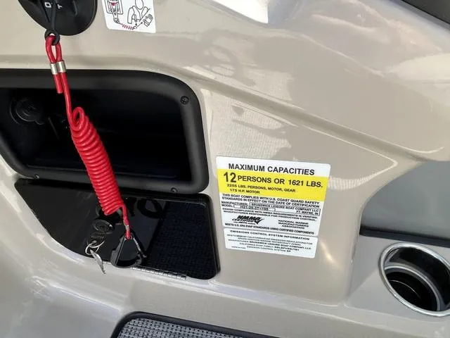 Slide: The Image of Harris Sunliner 210 2024 - 12