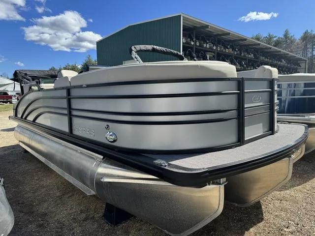 Slide: The Image of Harris Sunliner 210 2024 - 3