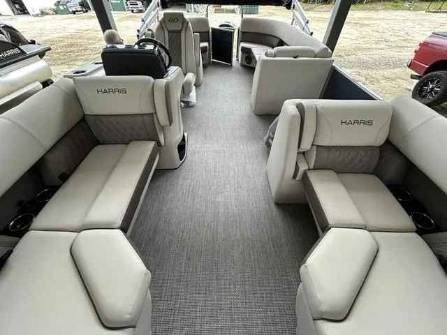 Slide: The Image of Harris Sunliner 210 2024 - 9