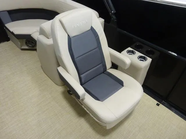 Slide: The Image of Harris Cruiser 210 2024 - 10