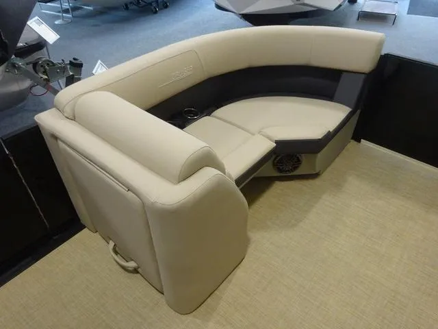 Slide: The Image of Harris Cruiser 210 2024 - 14