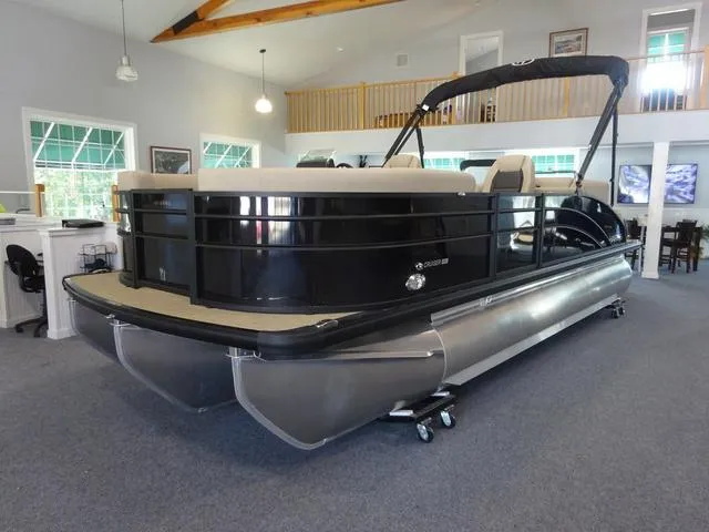 Slide: The Image of Harris Cruiser 210 2024 - 2