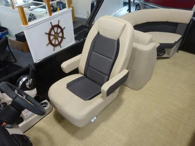 Slide: The Image of Harris Cruiser 210 2024 - 8