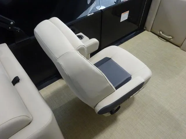 Slide: The Image of Harris Cruiser 210 2024 - 9