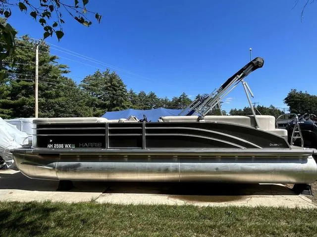 Slide: The Image of Harris Cruiser 250 2021 - 1