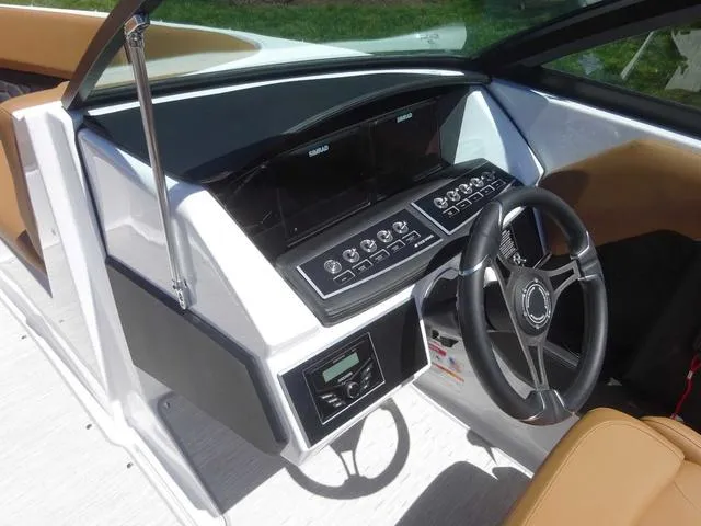 Slide: The Image of Four Winns H2 2025 - 17