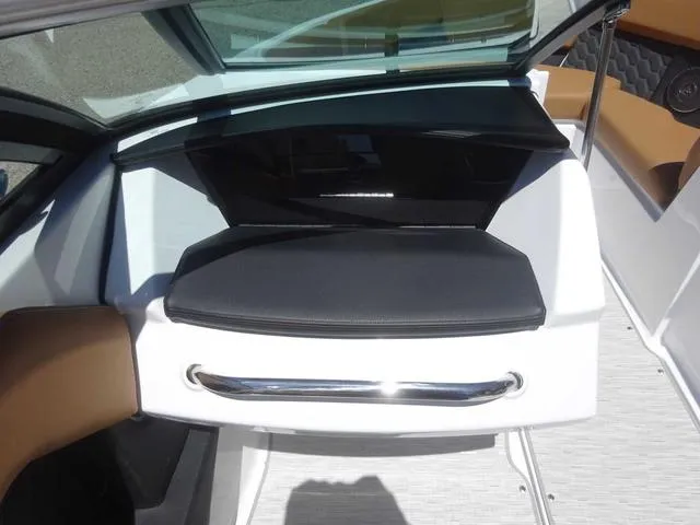 Slide: The Image of Four Winns H2 2025 - 18