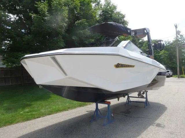 Slide: The Image of Nautique G23 2025 - 23