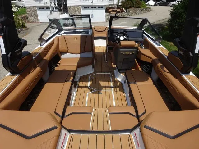 Slide: The Image of Nautique G23 2025 - 25